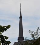 De torenspits van een afstandje.
<br/>
Richard Keijzer, 2012-08-08